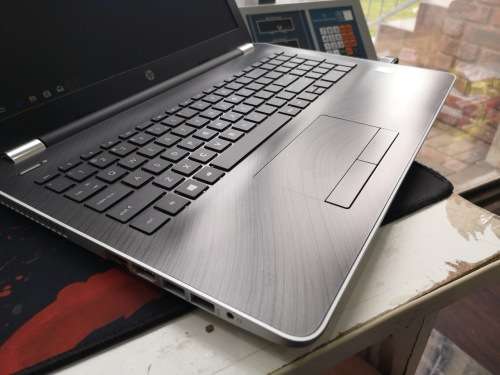 Beautiful 8th GEN i5 HP DESIGN**HP 15BS105*i5-8250U*4GB*1000GB HDD*WARRANTY 2019*